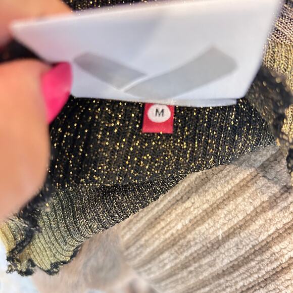 Happy Sheep Shimmer
Sweater Semi-Sheer Black, yellow, gold metallic threads Med - Picture 6 of 8